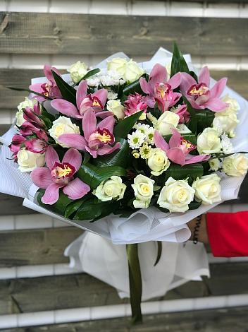 Букет цветов из: Розы и Хризантемы в Макеево