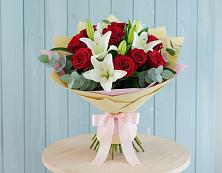 Букет цветов из:  Лилии и Розы в Макеево