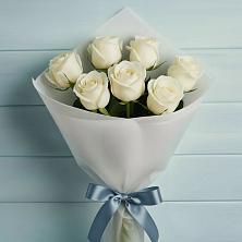 Букет 7 Белых роз Эдлесс Лав в Макеево