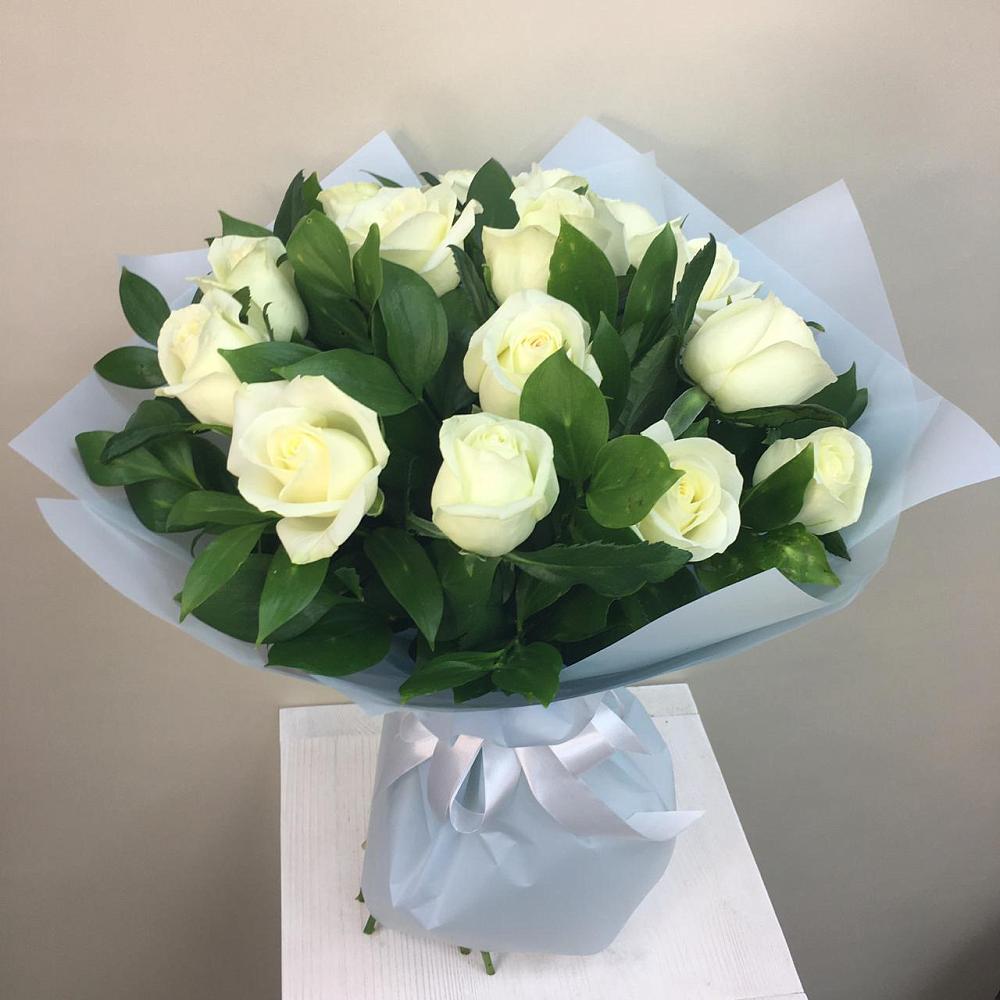 Букет 15 Белых роз Проуд в Макеево
