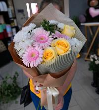Букет цветов из:  Герберы, Розы и Хризантемы в Макеево
