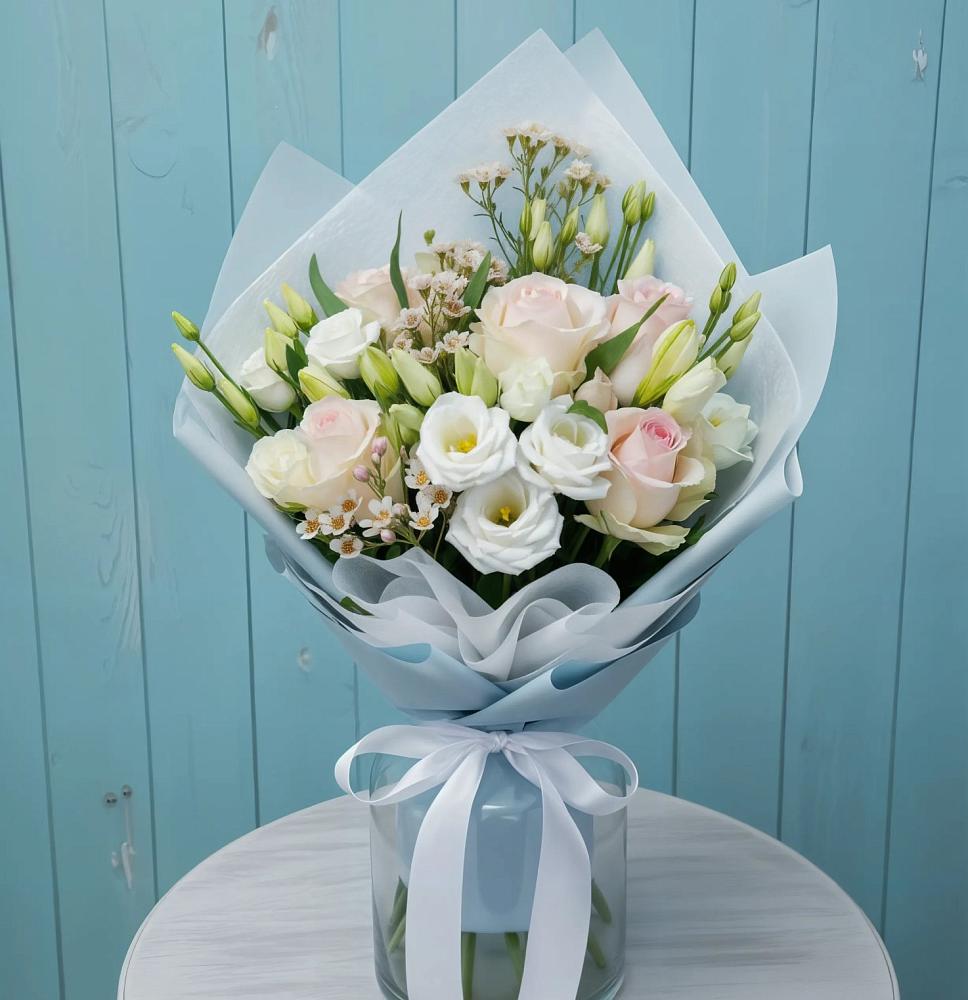 Букет цветов из: Розы и Лизиантусы в Макеево