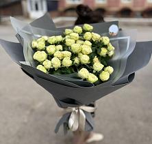 Букет Белые кустовые розы Солинеро в Макеево