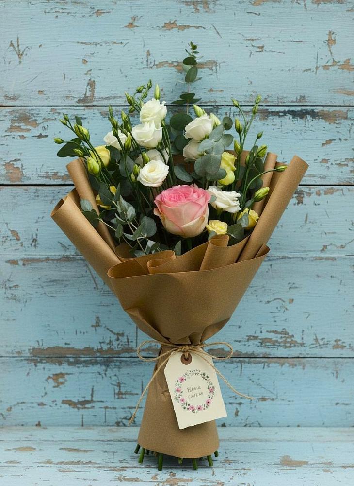 Букет цветов из: Розы и Лизиантусы в Макеево