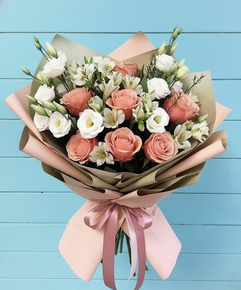 Букет цветов из: Розы, Альстромерии и Лизиантусы в Макеево