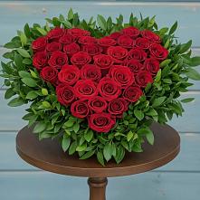 Цветочная композиция из Розы в виде сердца в Макеево