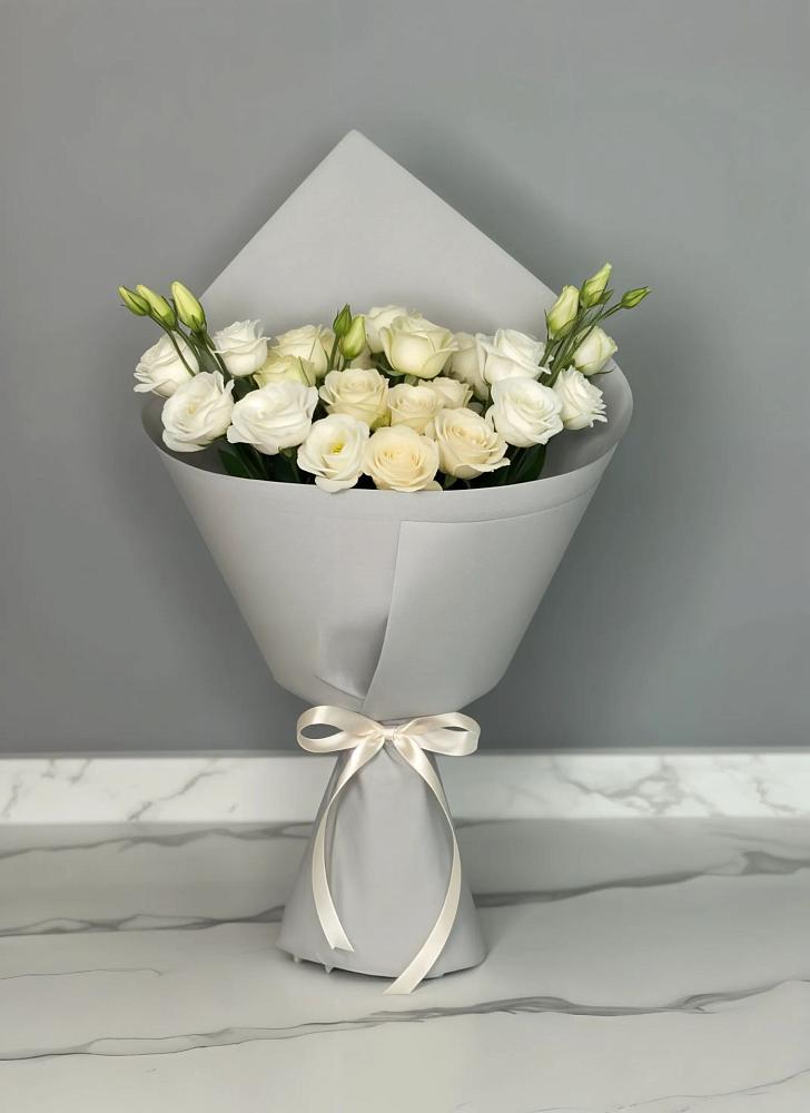 Букет цветов из: Розы и Лизиантусы в Макеево