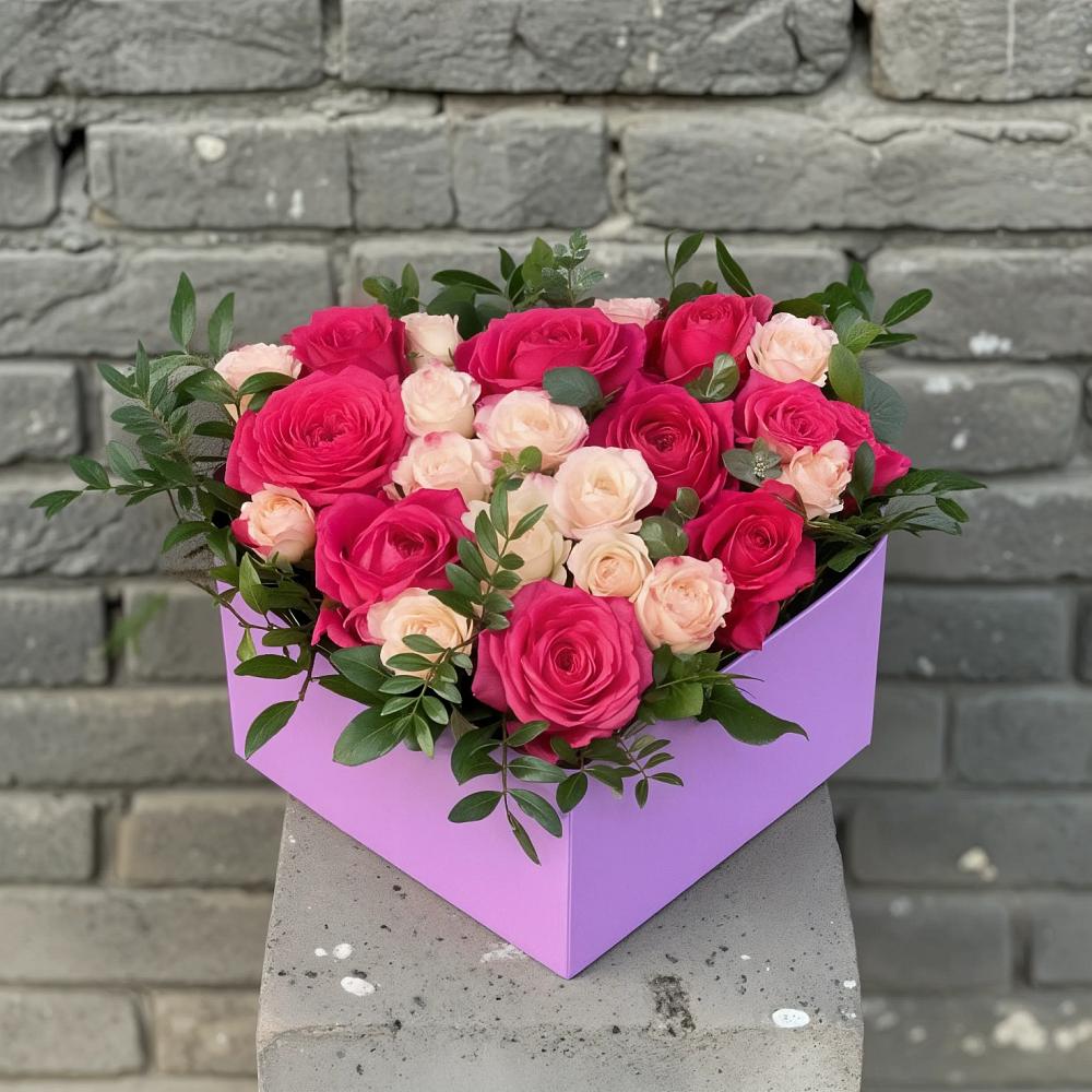 Цветочная композиция из Розы в коробке в Макеево
