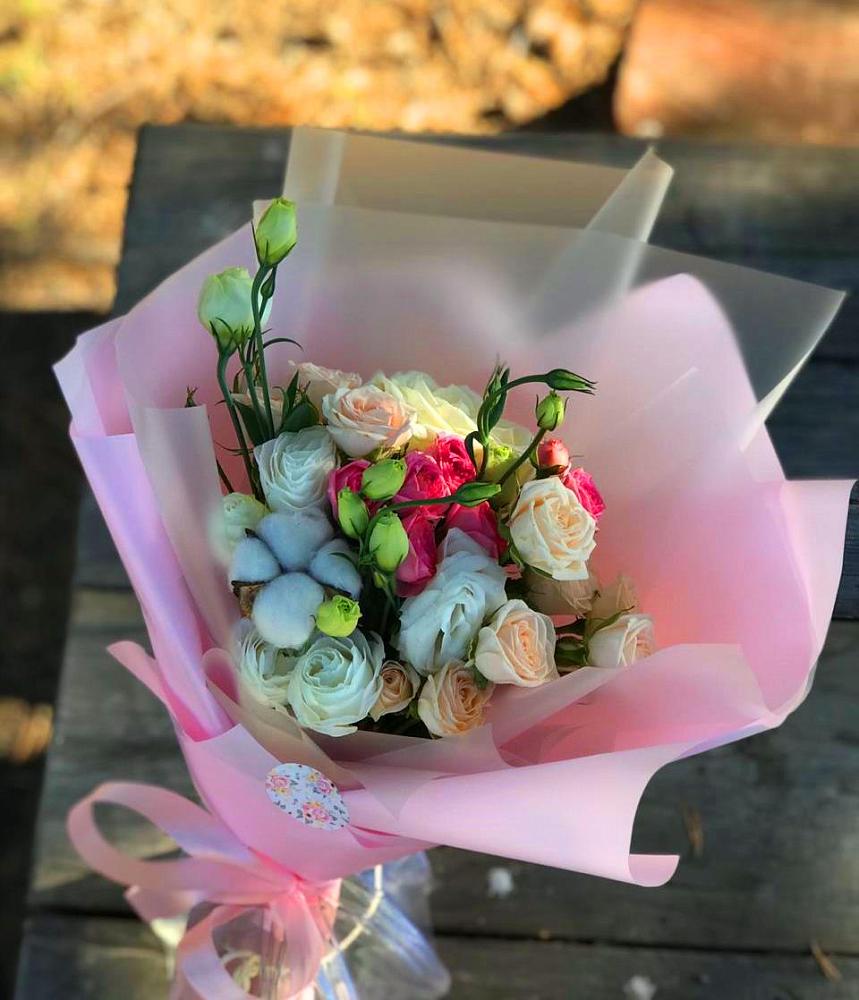 Букет цветов из: Розы и Лизиантусы в Макеево