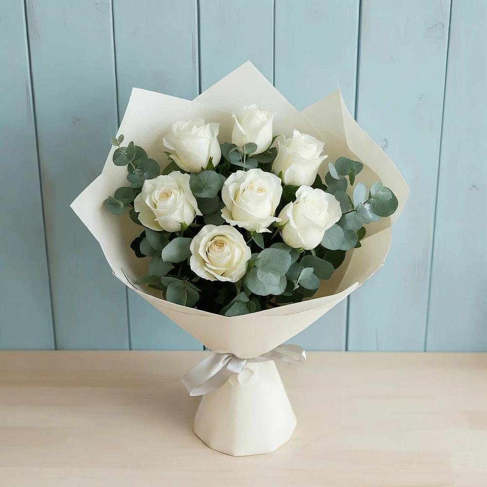 Букет Белые розы в Эвкалипте в Макеево