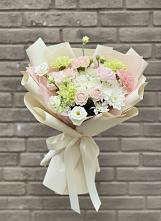 Букет цветов из:  Гвоздики, Розы, Лизиантусы и Хризантемы в Макеево