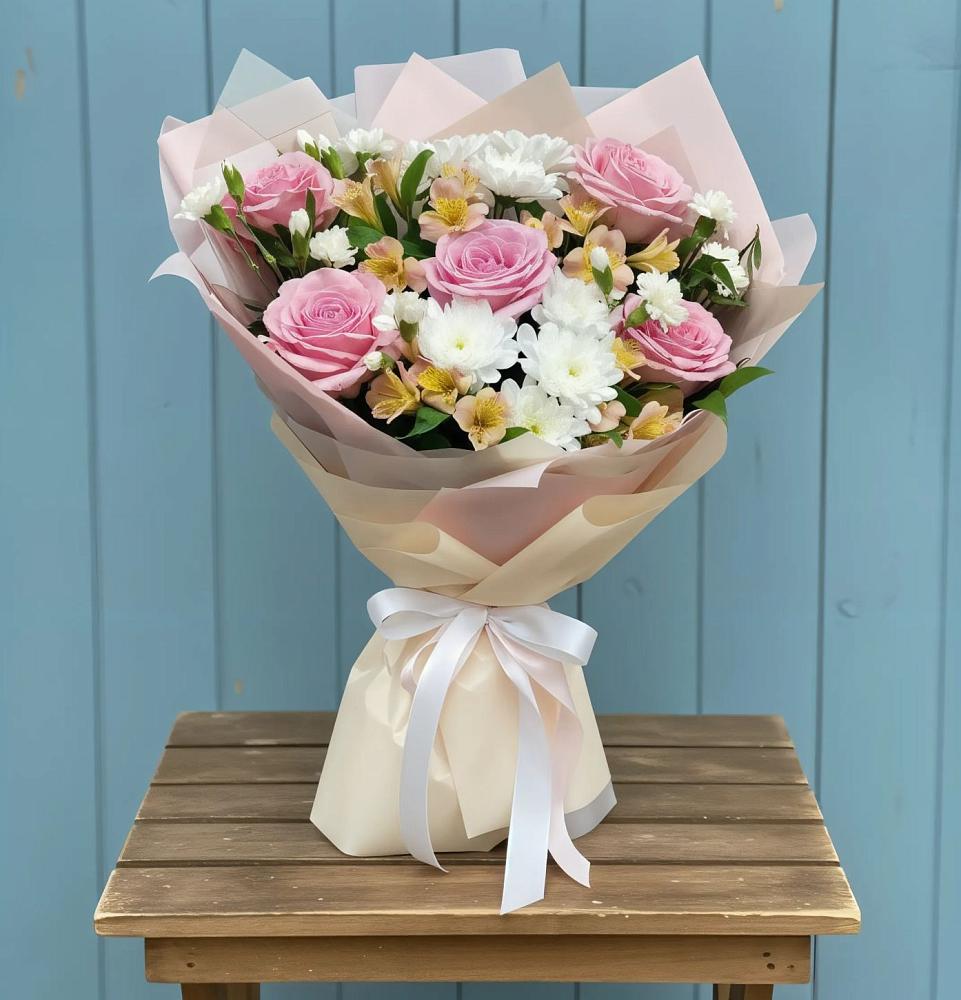 Букет цветов из: Гвоздики, Орхидеи и Розы в Макеево