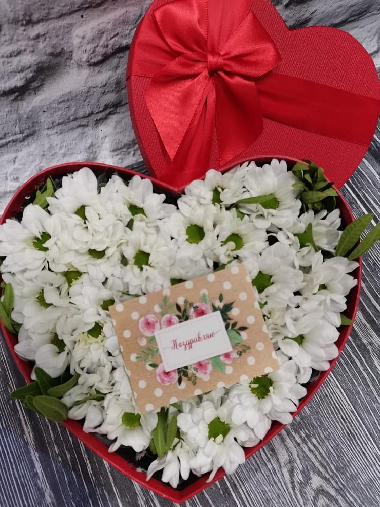 Цветочная композиция из Хризантемы в виде сердца в Макеево