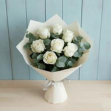 Букет Белые розы в Эвкалипте в Макеево