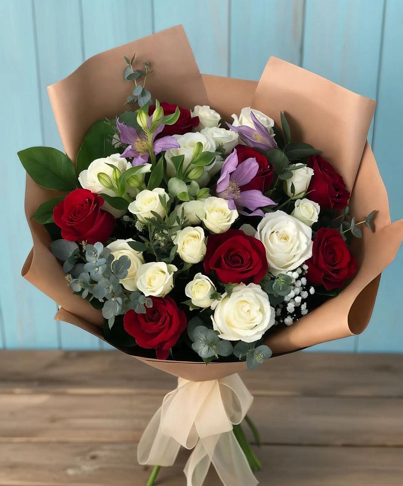 Букет цветов из: Розы и Альстромерии в Макеево