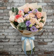 Букет цветов из:  Розы, Лизиантусы и Гвоздики в Макеево