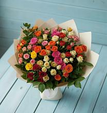 Букет Микс из разноцветных кустовых роз в Макеево